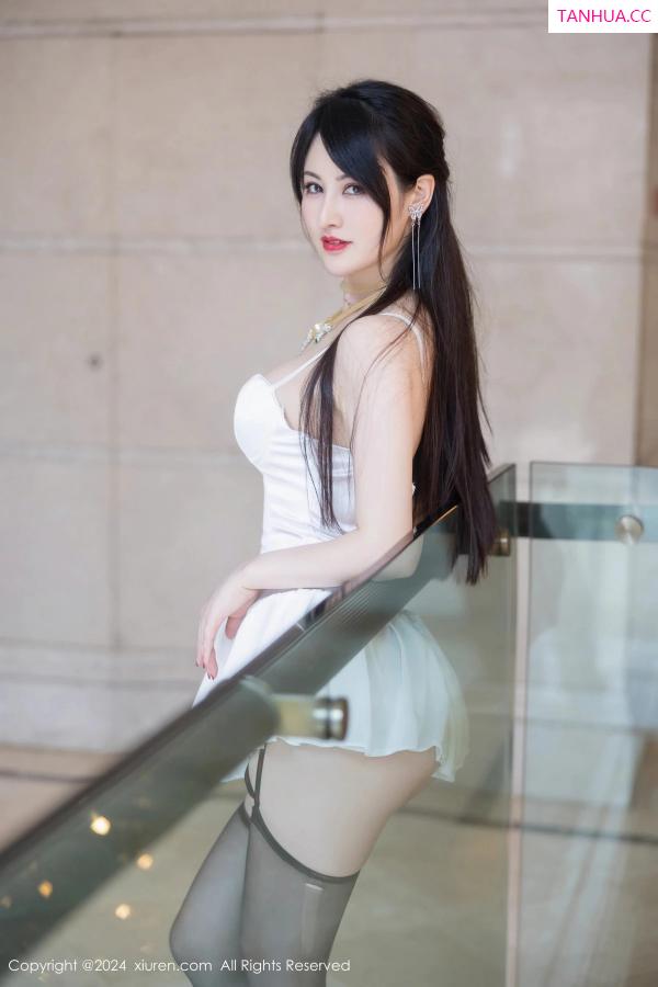 陈诗诗 诗诗 [XiuRen]高清写真图 2024.04.23 No.8436 诗诗kiki 黑丝美腿第11张图片
